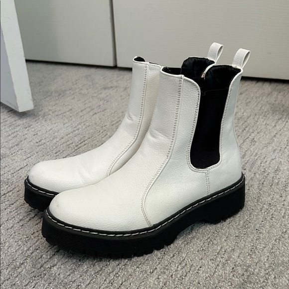 Sincerely Jules White Ankle Boots - Picture 1 of 4